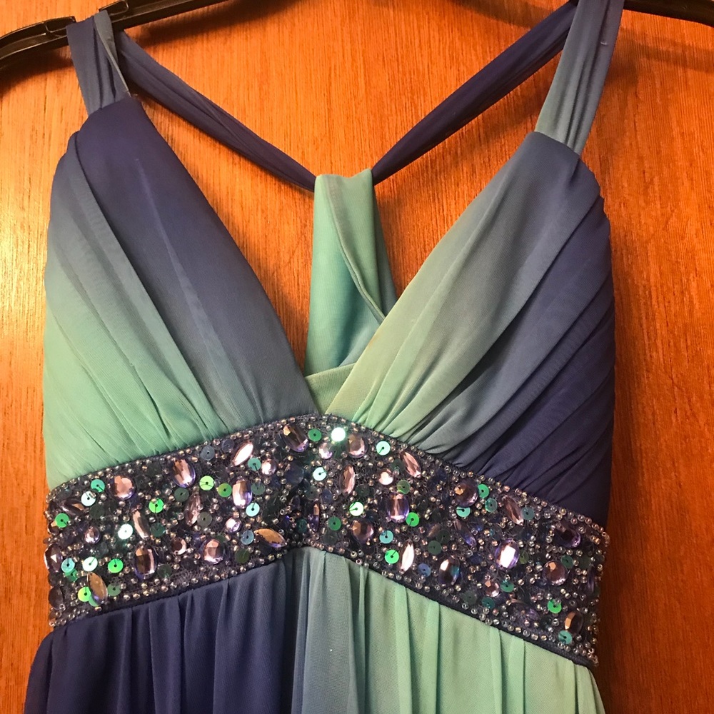 Dress - Picture 4 of 5